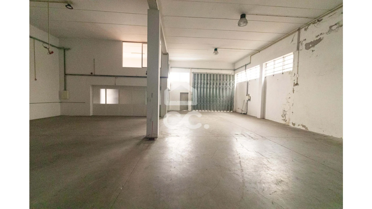 Armazém para Venda em Selho (São Jorge) Foto 10