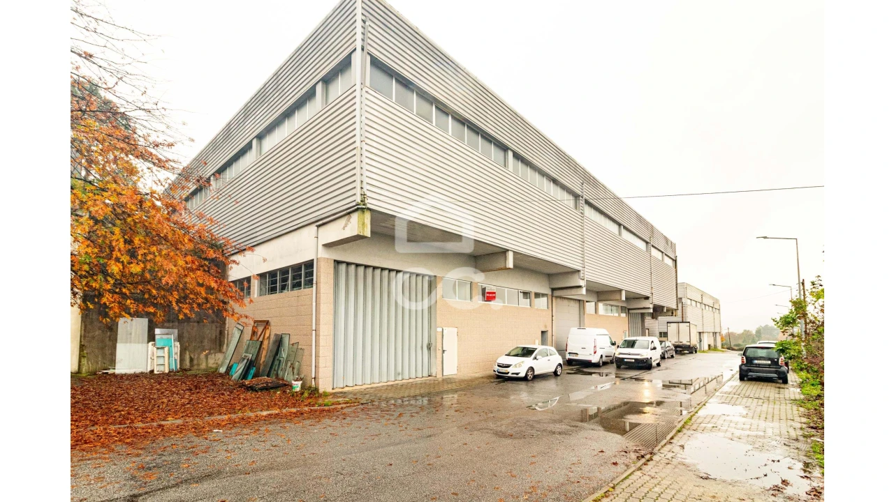 Armazém para Venda em Selho (São Jorge) Foto 1