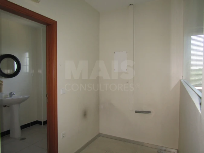 Loja para Venda em Santiago e São Simão de Litém e Albergaria dos Doze Foto 3