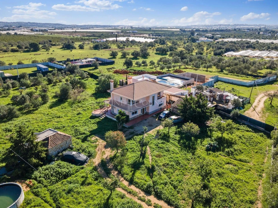 Moradia T3 para Venda em Santa Barbara de Nexe Foto 1