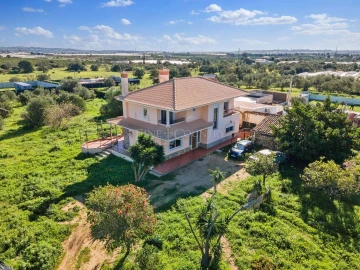 Moradia T3 para Venda em Santa Barbara de Nexe