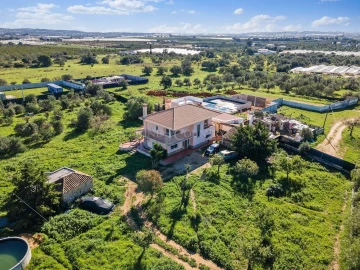 Moradia T3 para Venda em Santa Barbara de Nexe