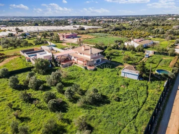 Moradia T3 para Venda em Santa Barbara de Nexe