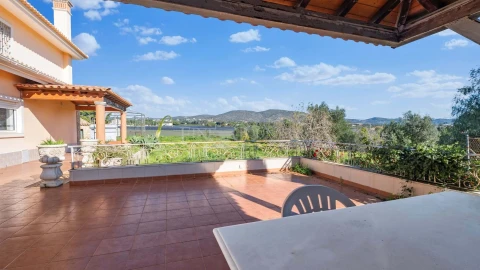 Moradia T3 para Venda em Santa Barbara de Nexe
