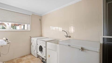 Moradia T3 para Venda em Santa Barbara de Nexe