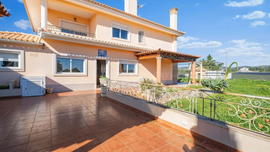 Moradia T3 para Venda em Santa Barbara de Nexe Foto 3