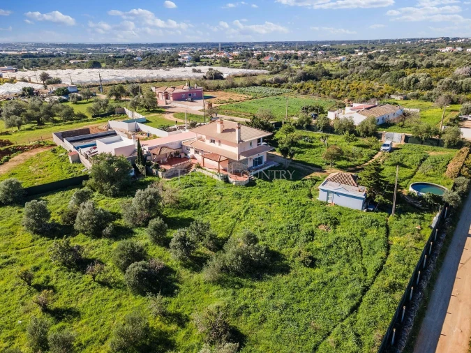 Moradia T3 para Venda em Santa Barbara de Nexe Foto 5