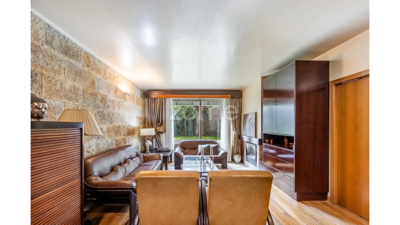 Moradia T5 para Venda em Vilar de Nantes Foto 38