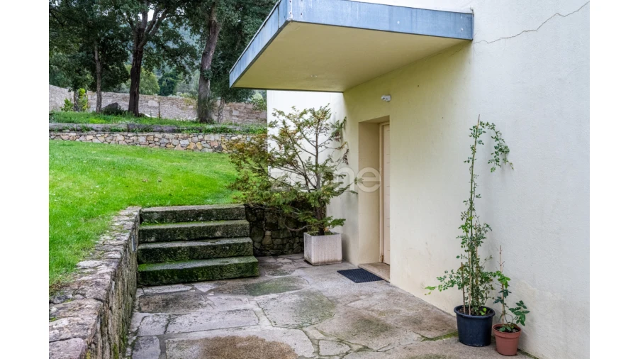 Moradia T5 para Venda em Vilar de Nantes Foto 16