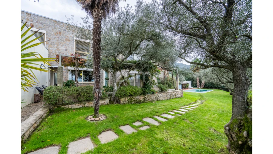 Moradia T5 para Venda em Vilar de Nantes Foto 33