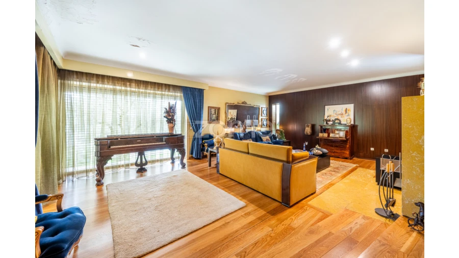 Moradia T5 para Venda em Vilar de Nantes Foto 46