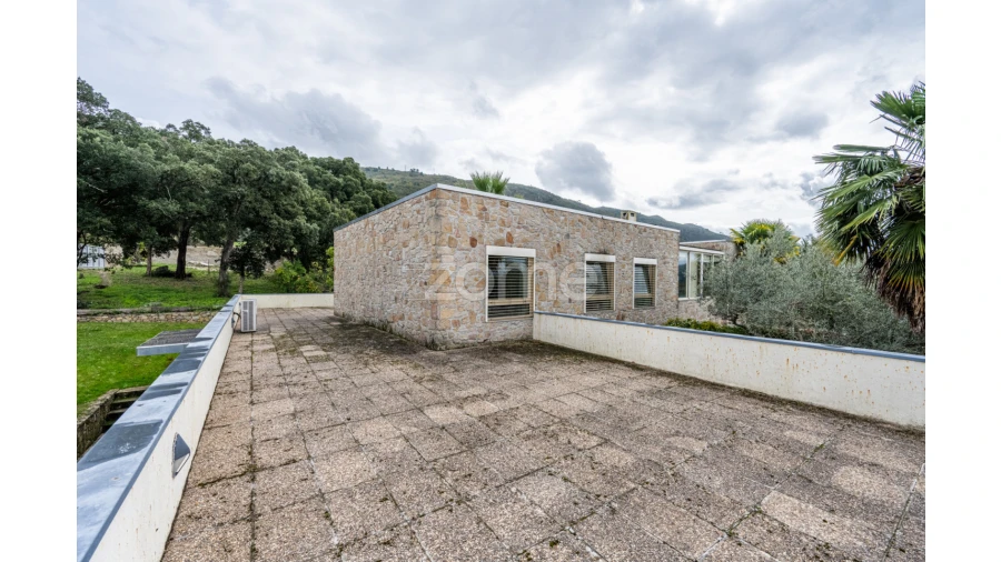 Moradia T5 para Venda em Vilar de Nantes Foto 69