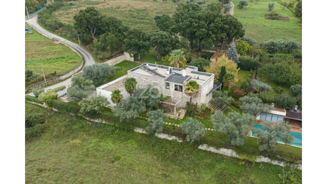 Moradia T5 para Venda em Vilar de Nantes Foto 3