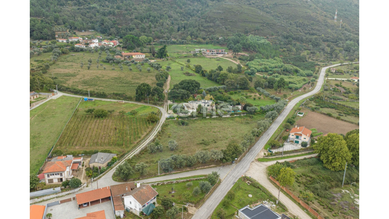 Moradia T5 para Venda em Vilar de Nantes Foto 6