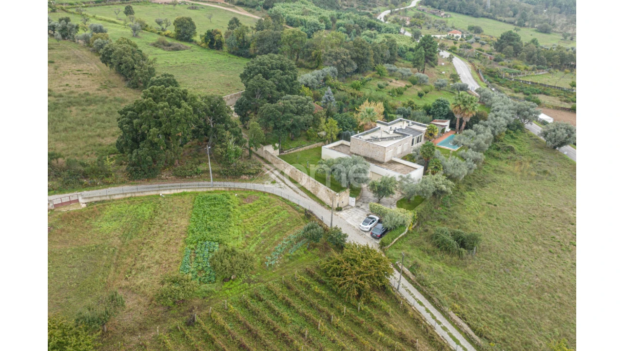 Moradia T5 para Venda em Vilar de Nantes Foto 7