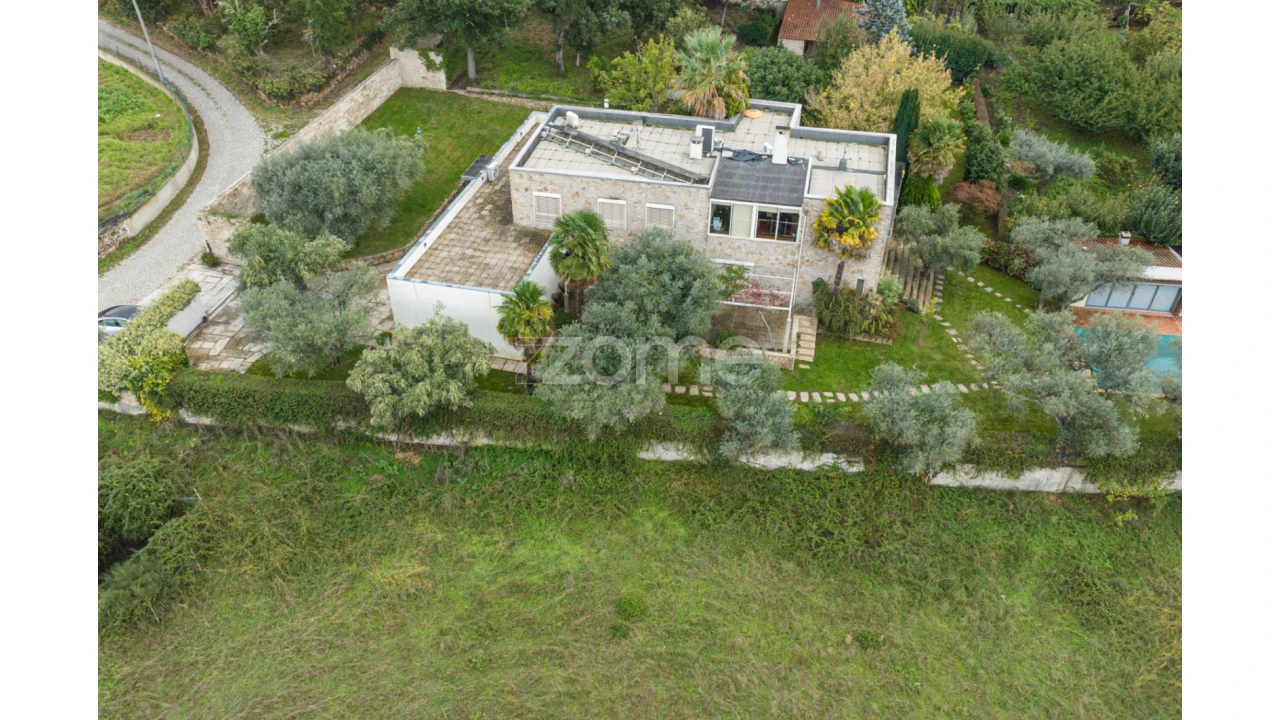 Moradia T5 para Venda em Vilar de Nantes Foto 11