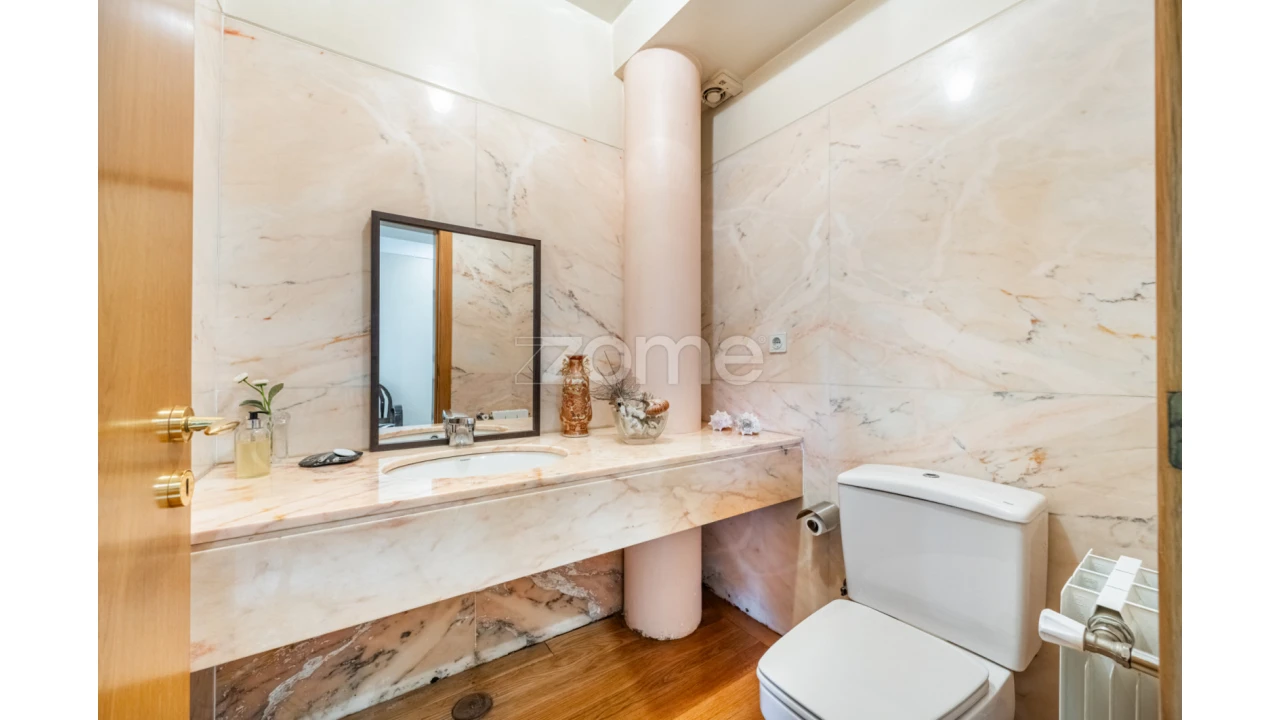 Moradia T5 para Venda em Vilar de Nantes Foto 36