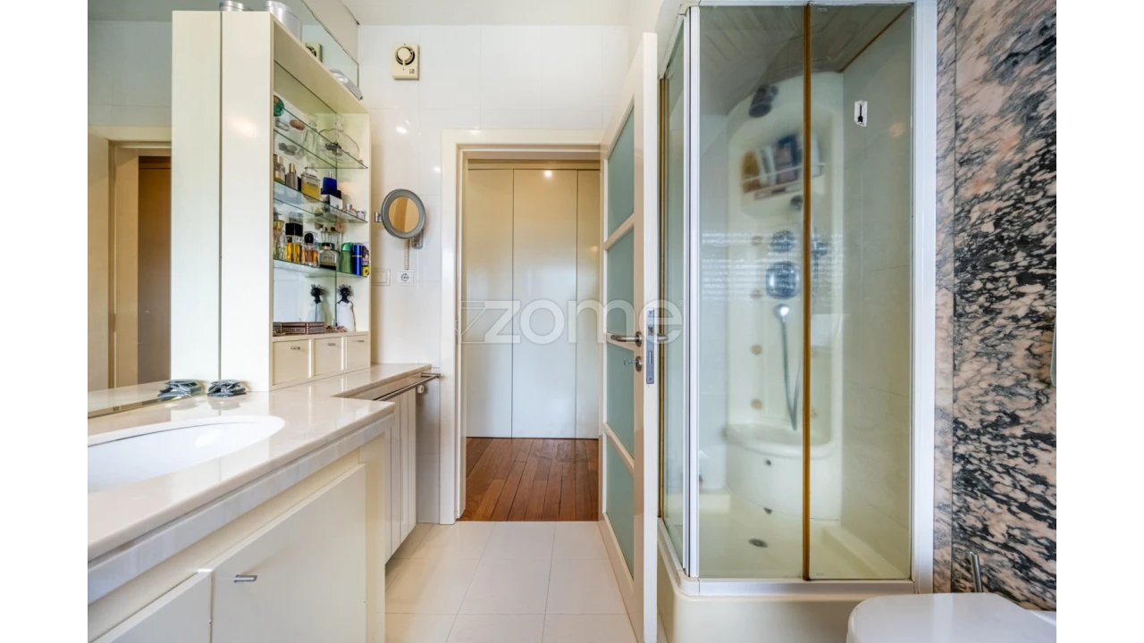 Moradia T5 para Venda em Vilar de Nantes Foto 57