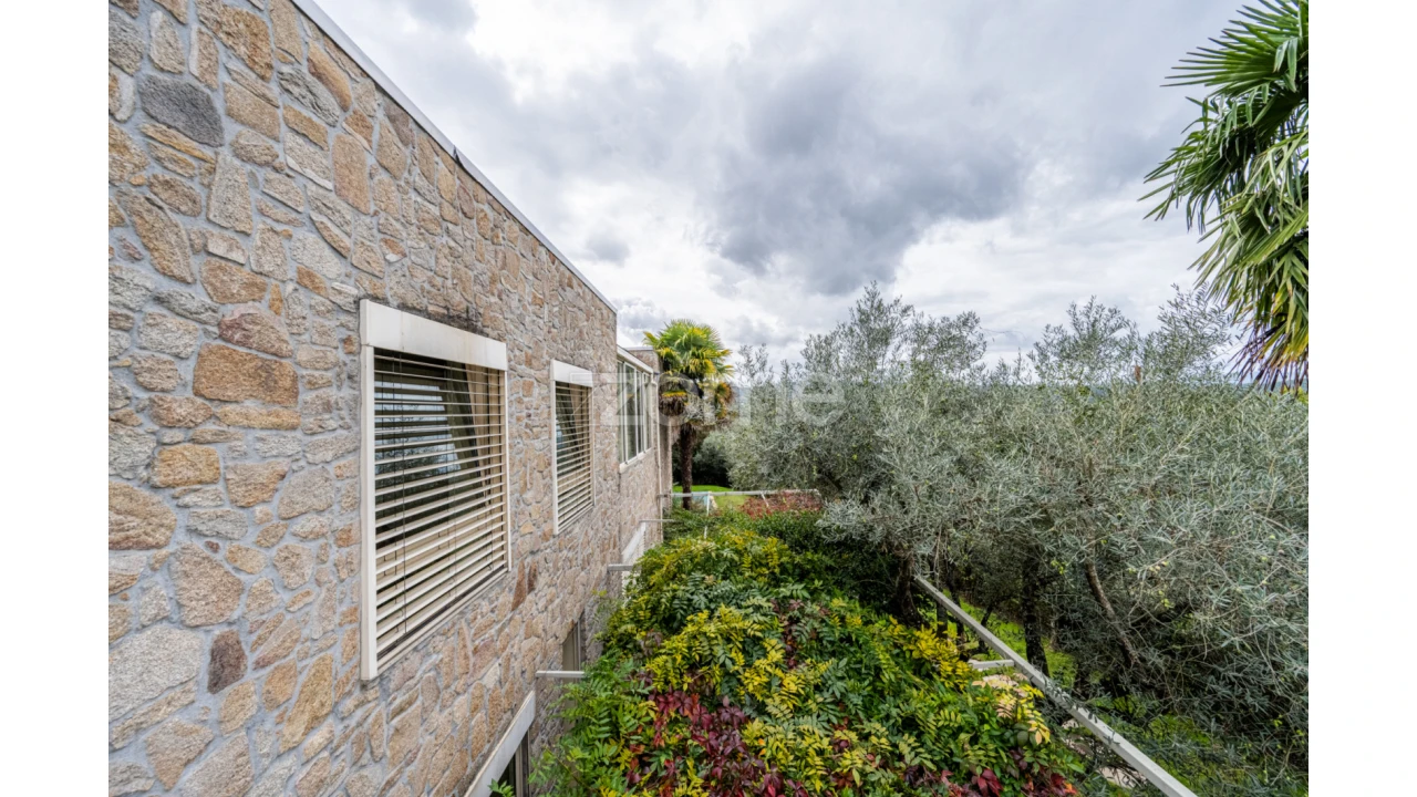 Moradia T5 para Venda em Vilar de Nantes Foto 70