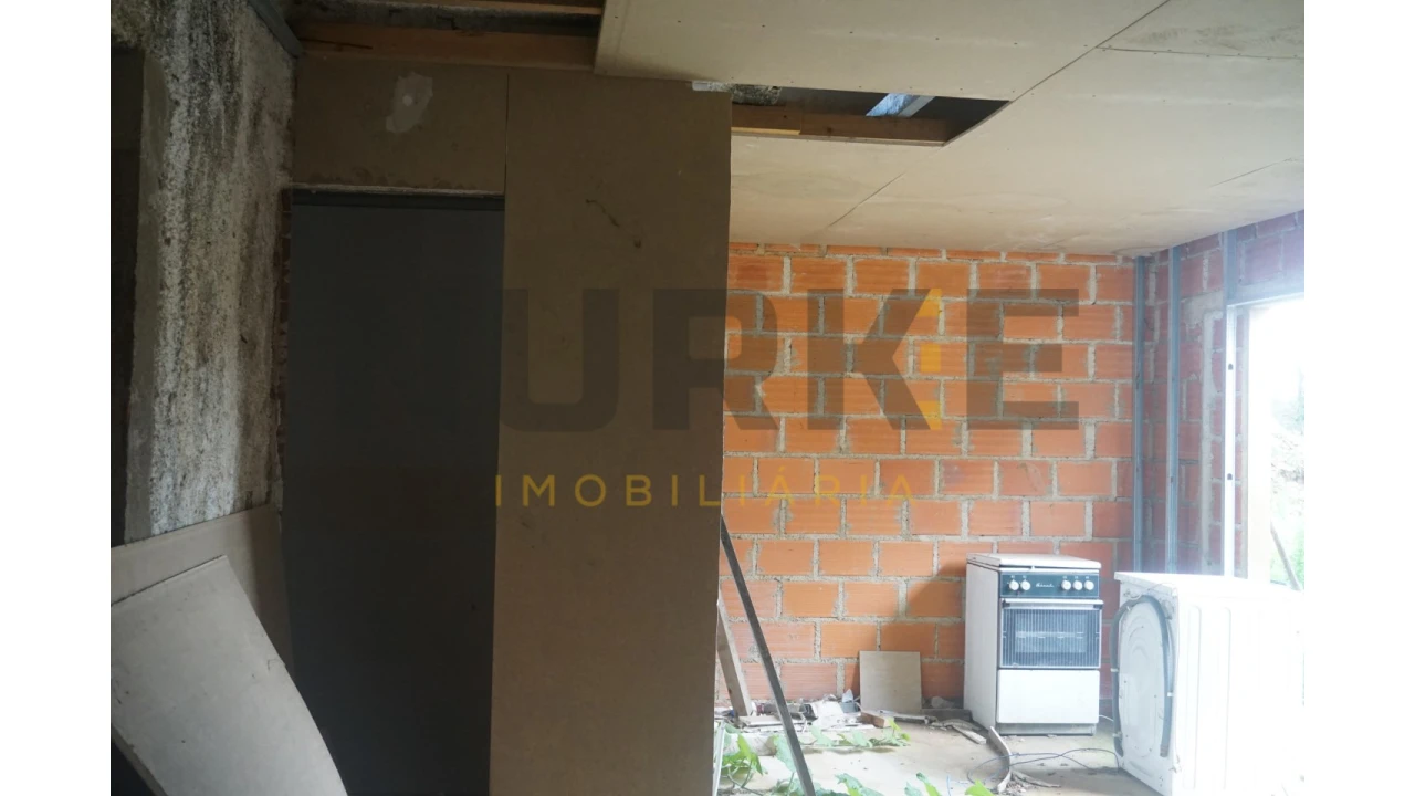 Moradia T3 para Venda em Sepins e Bolho Foto 23