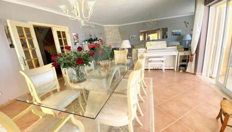 Moradia T5 para Venda em Luz