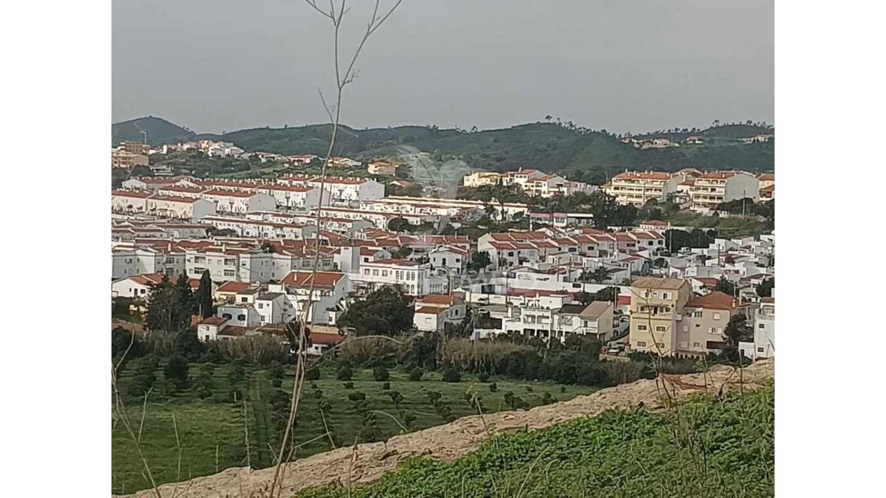 Terreno para Venda em Silves Foto 1
