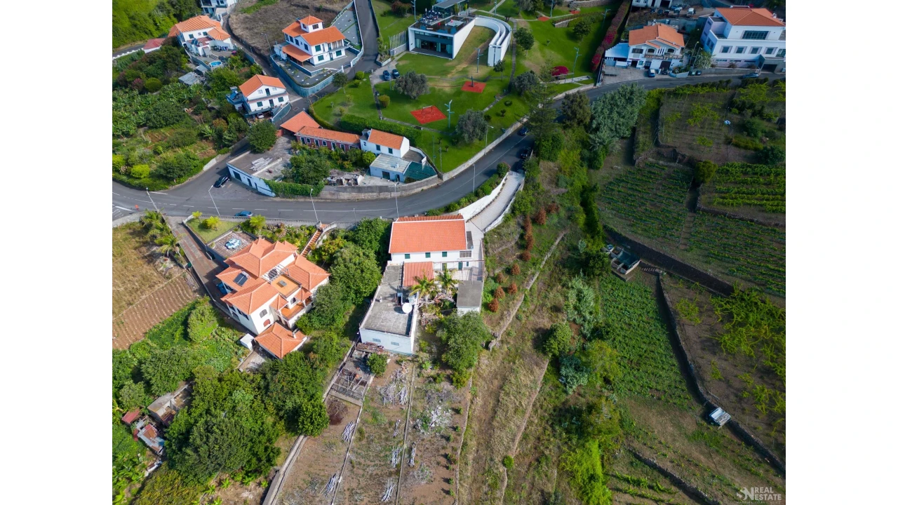 Moradia T6 para Venda em Estreito da Calheta Foto 35
