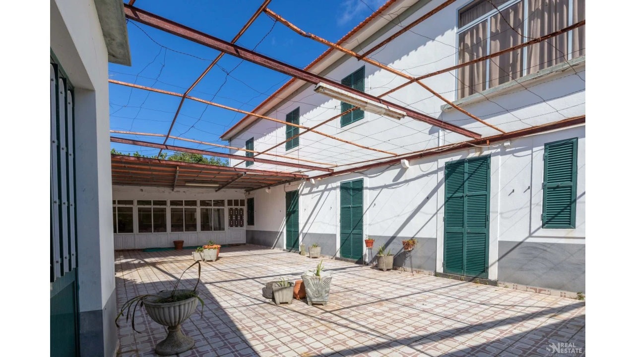 Moradia T6 para Venda em Estreito da Calheta Foto 9