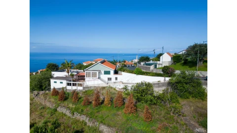 Moradia T6 para Venda em Estreito da Calheta