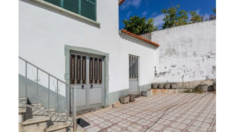 Moradia T6 para Venda em Estreito da Calheta