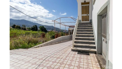 Moradia T6 para Venda em Estreito da Calheta
