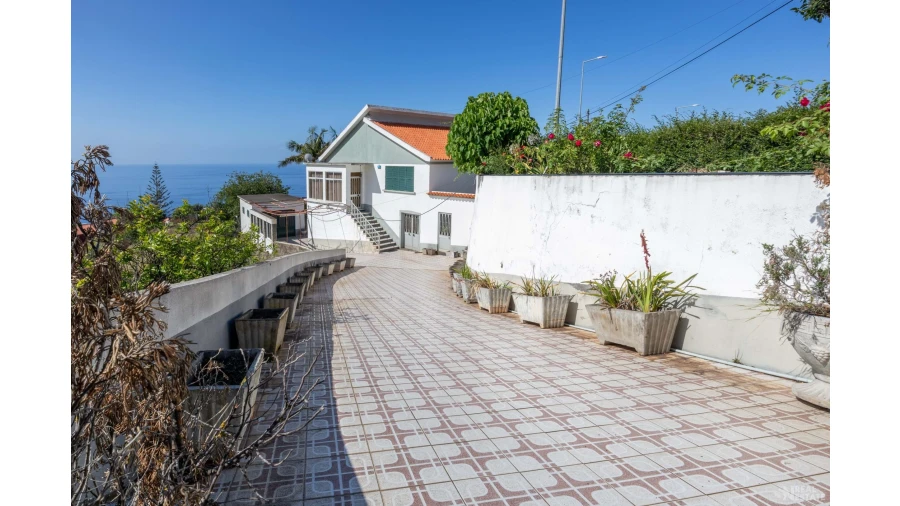 Moradia T6 para Venda em Estreito da Calheta Foto 5