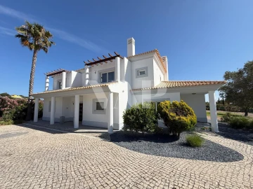 Moradia T4 para Venda em Loule (São Sebastião)