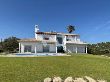 Moradia T4 para Venda em Loule (São Sebastião)