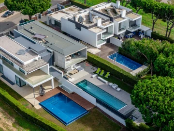 Moradia T4 para Venda em Quarteira