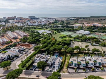 Moradia T4 para Venda em Quarteira