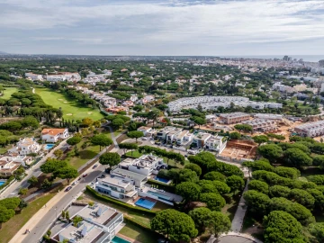 Moradia T4 para Venda em Quarteira