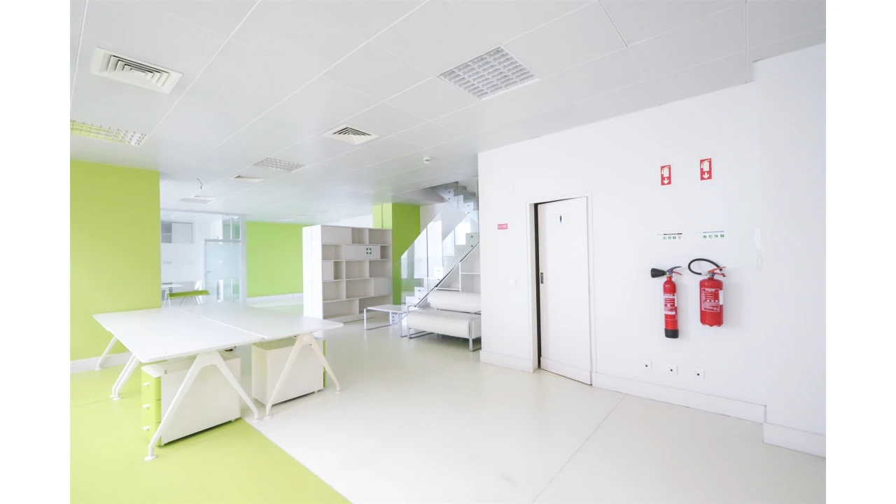 Escritório para Venda em Mafamude e Vilar do Paraíso Foto 11