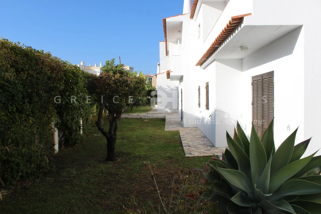Moradia T14 para Venda em Albufeira e Olhos de Água Foto 9