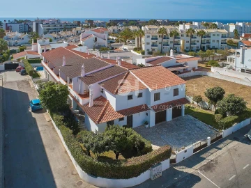 Moradia T14 para Venda em Albufeira e Olhos de Água