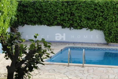 Moradia T14 para Venda em Albufeira e Olhos de Água