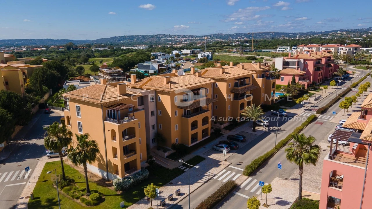 Apartamento T2 para Venda em Quarteira Foto 2