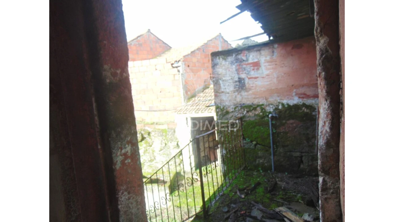 Moradia T3 para Venda em Fiolhoso Foto 19