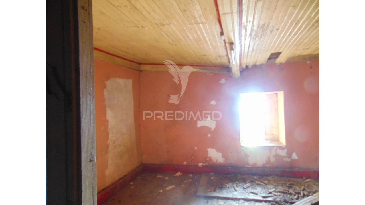 Moradia T3 para Venda em Fiolhoso Foto 9