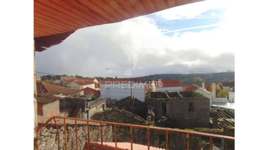 Moradia T3 para Venda em Fiolhoso Foto 2