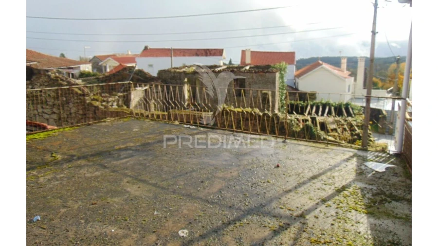 Moradia T3 para Venda em Fiolhoso Foto 14