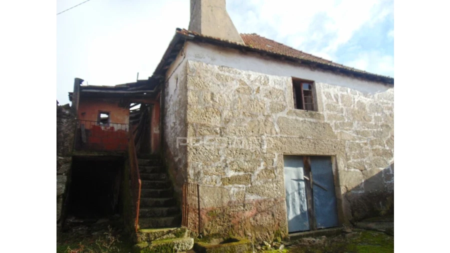 Moradia T3 para Venda em Fiolhoso Foto 5