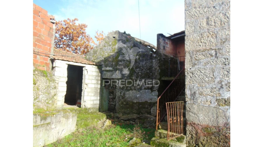 Moradia T3 para Venda em Fiolhoso Foto 20