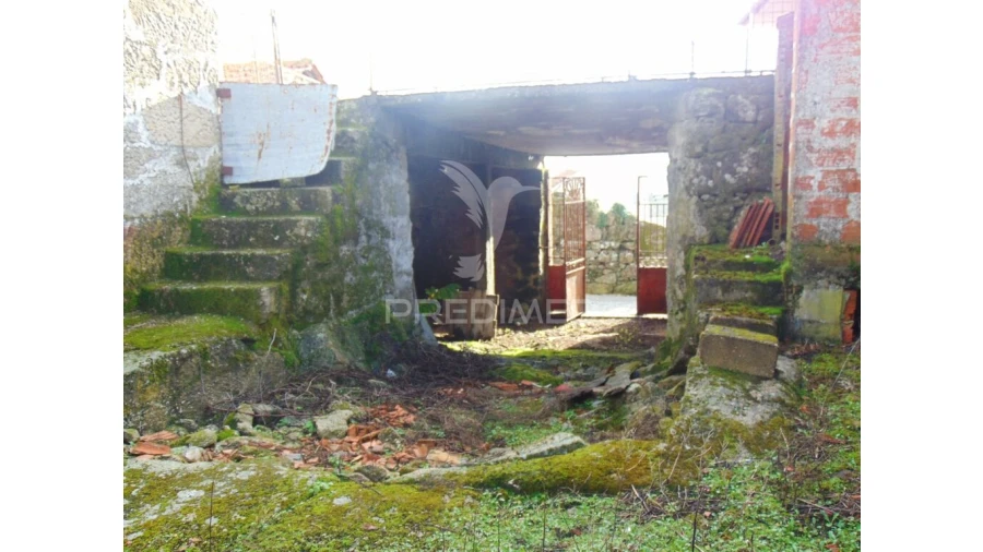 Moradia T3 para Venda em Fiolhoso Foto 4