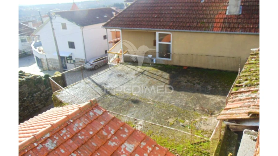 Moradia T3 para Venda em Fiolhoso Foto 15